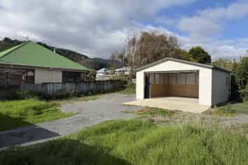 Ideal tradie space in Hinemoa Street