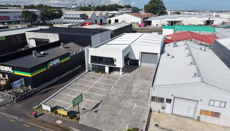 182 Station Road, Penrose