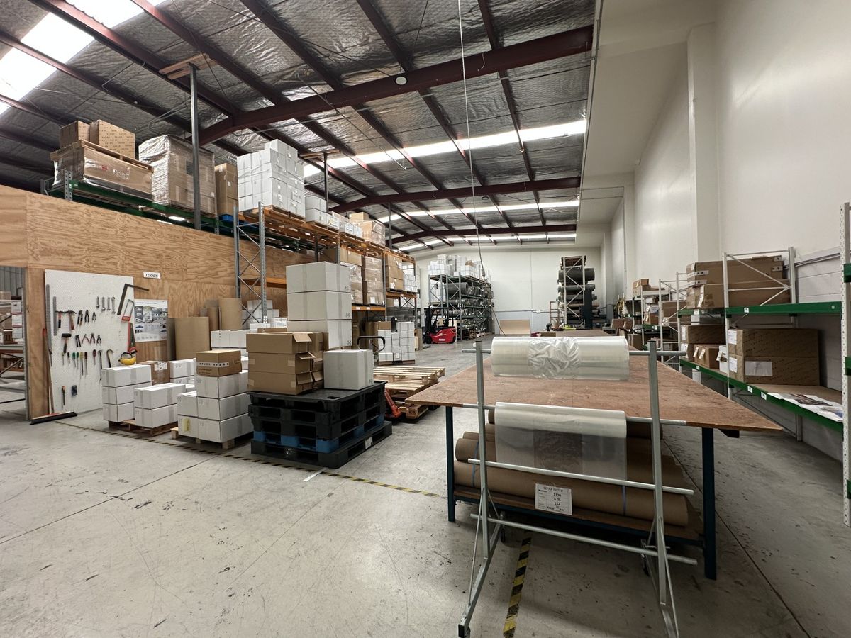 Well-located Mt Wellington industrial unit -978sqm - Mehr