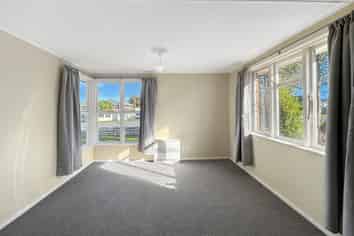 300 Conyers Street, Strathern