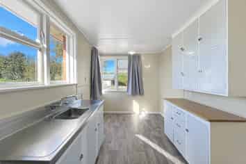 300 Conyers Street, Strathern