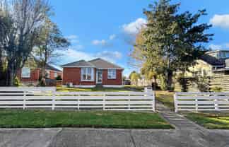 300 Conyers Street, Strathern