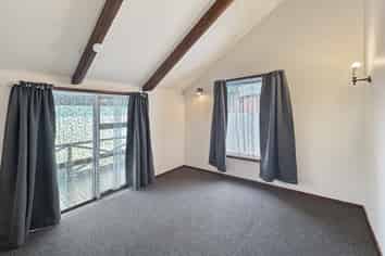 17 Niddry Crescent , Winton