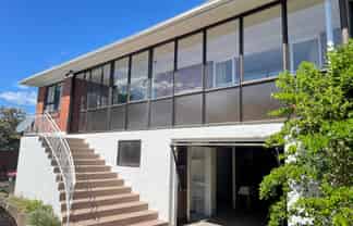 17 Queenstown Road, Hillsborough