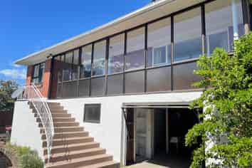 17 Queenstown Road, Hillsborough