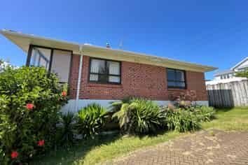 17 Queenstown Road, Hillsborough