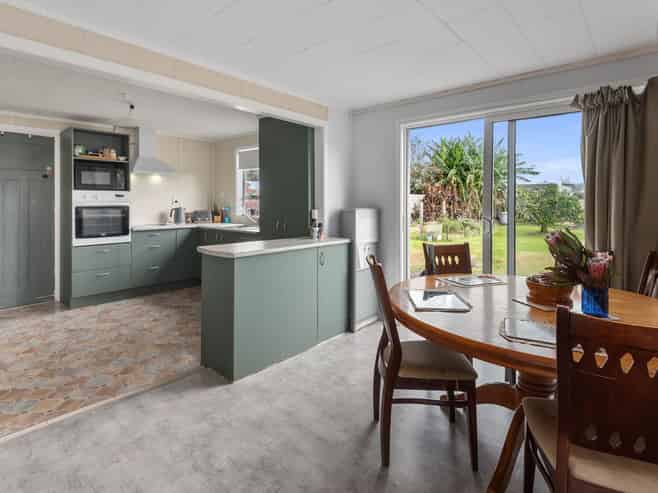 16 Tauraroa Road, Maungakaramea