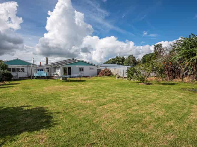 16 Tauraroa Road, Maungakaramea