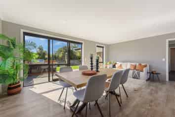 10 Les Wakefield Road, Mapua