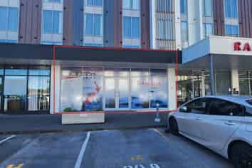 Small retail / office central Albany