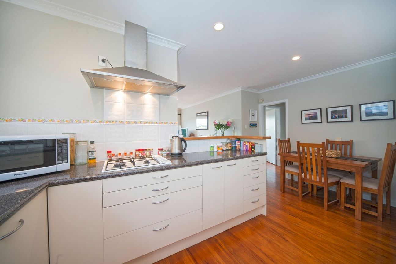 Beautiful 2 Bedroom with Native Timber Floors - Ansicht 5