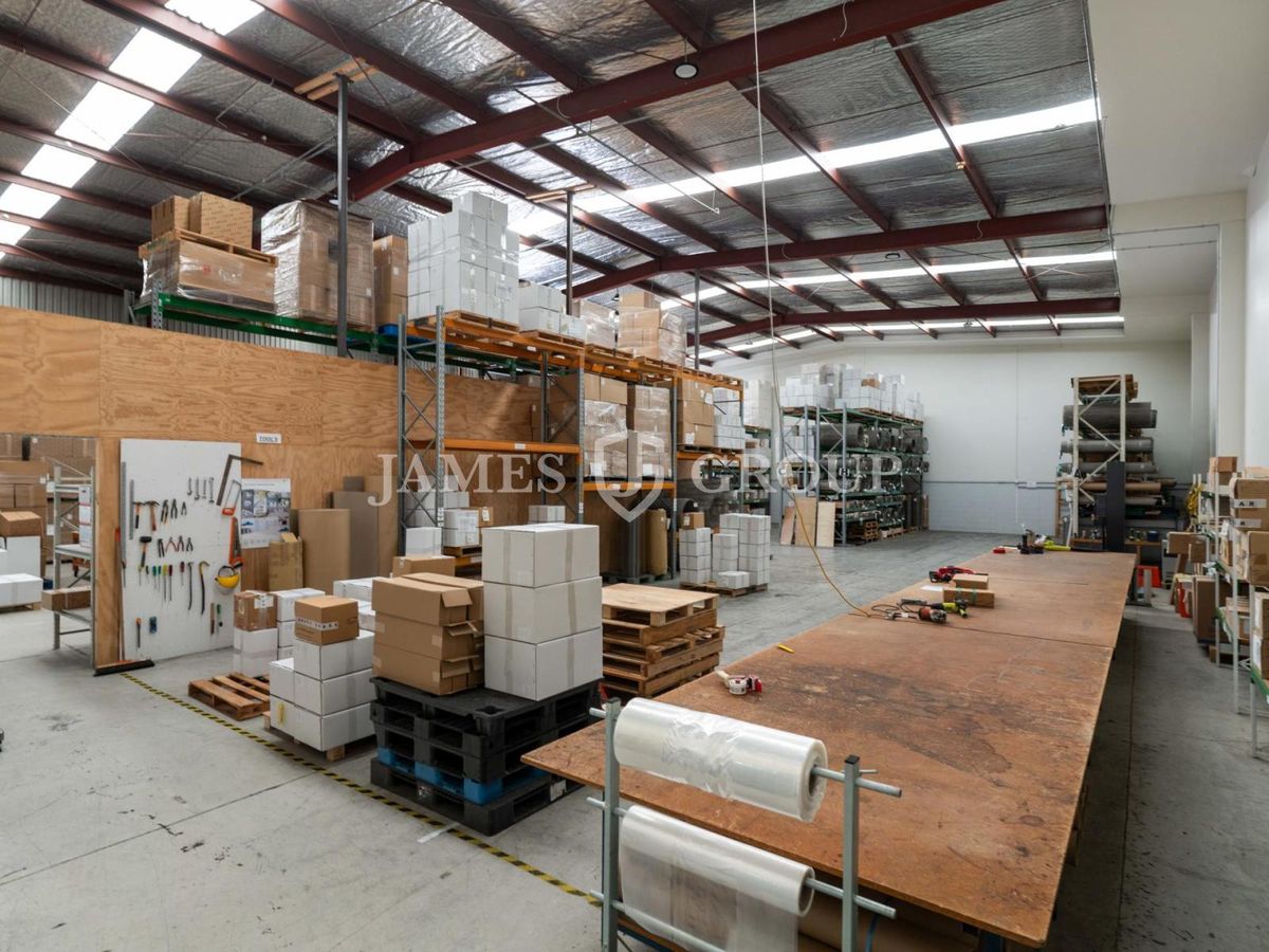 Versatile 926sqm Mt Wellington Warehouse Facility - Mehr