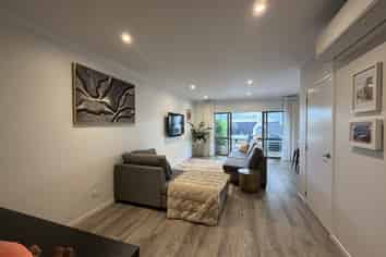 33 Bristol Freighter Road, Hobsonville