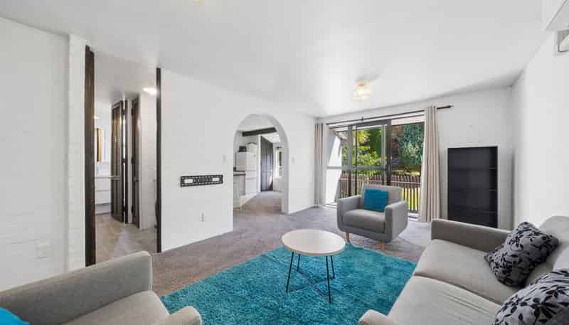 141H Churton Drive, Churton Park