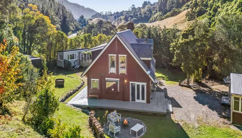 2 Teal Valley Road, Hira