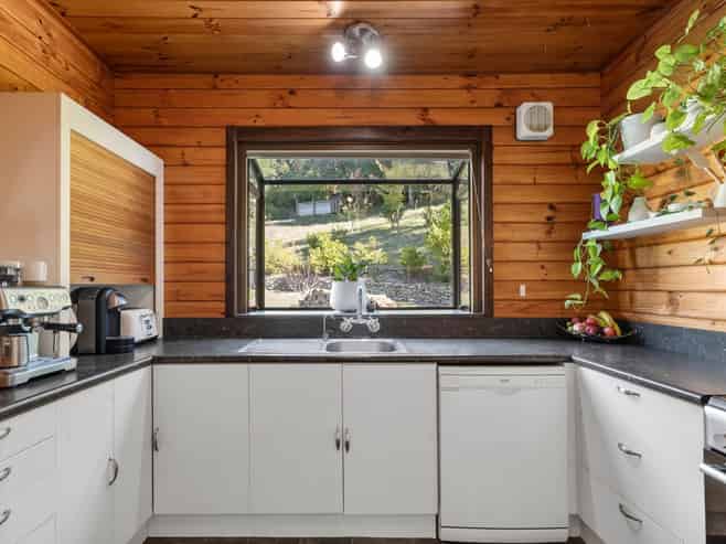 2 Teal Valley Road, Hira