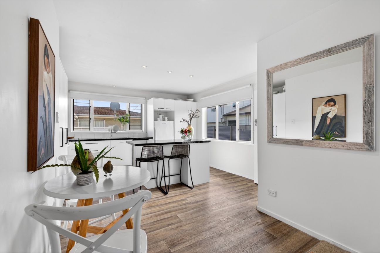Warm, Modernised Home in a Sought After Area - Widok 4