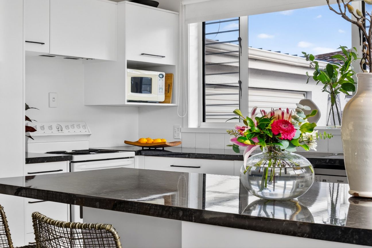 Warm, Modernised Home in a Sought After Area - Widok 2