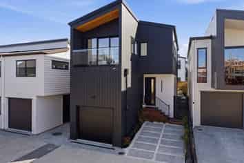 102E Te Oneroa Way, Long Bay