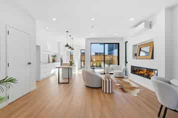 102E Te Oneroa Way, Long Bay