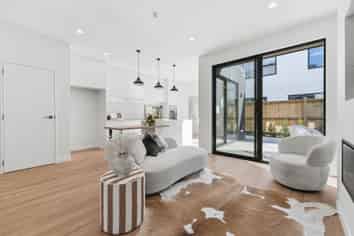 102E Te Oneroa Way, Long Bay