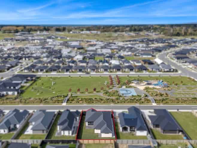 29 Weaver Street, Ravenswood