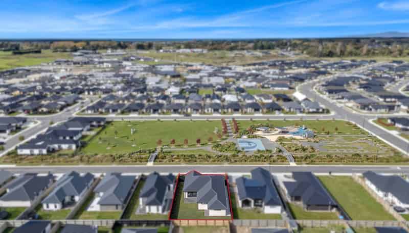 29 Weaver Street, Ravenswood