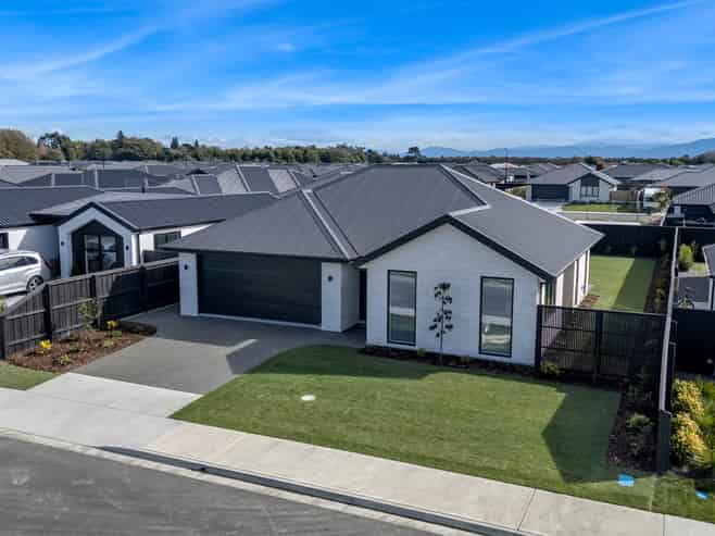 29 Weaver Street, Ravenswood