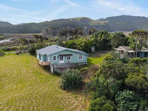 158 Bethells Road, Bethells Beach