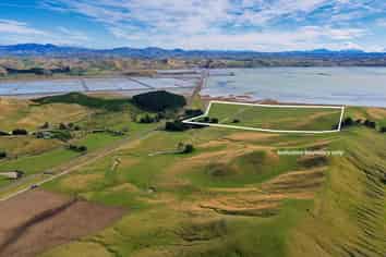  Corner Marfells Beach and Clifford Roads, Lake Grassmere
