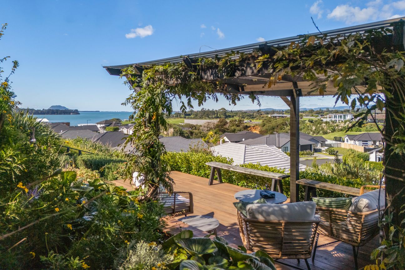 Private Garden Oasis and Water Views - Aanzicht 4