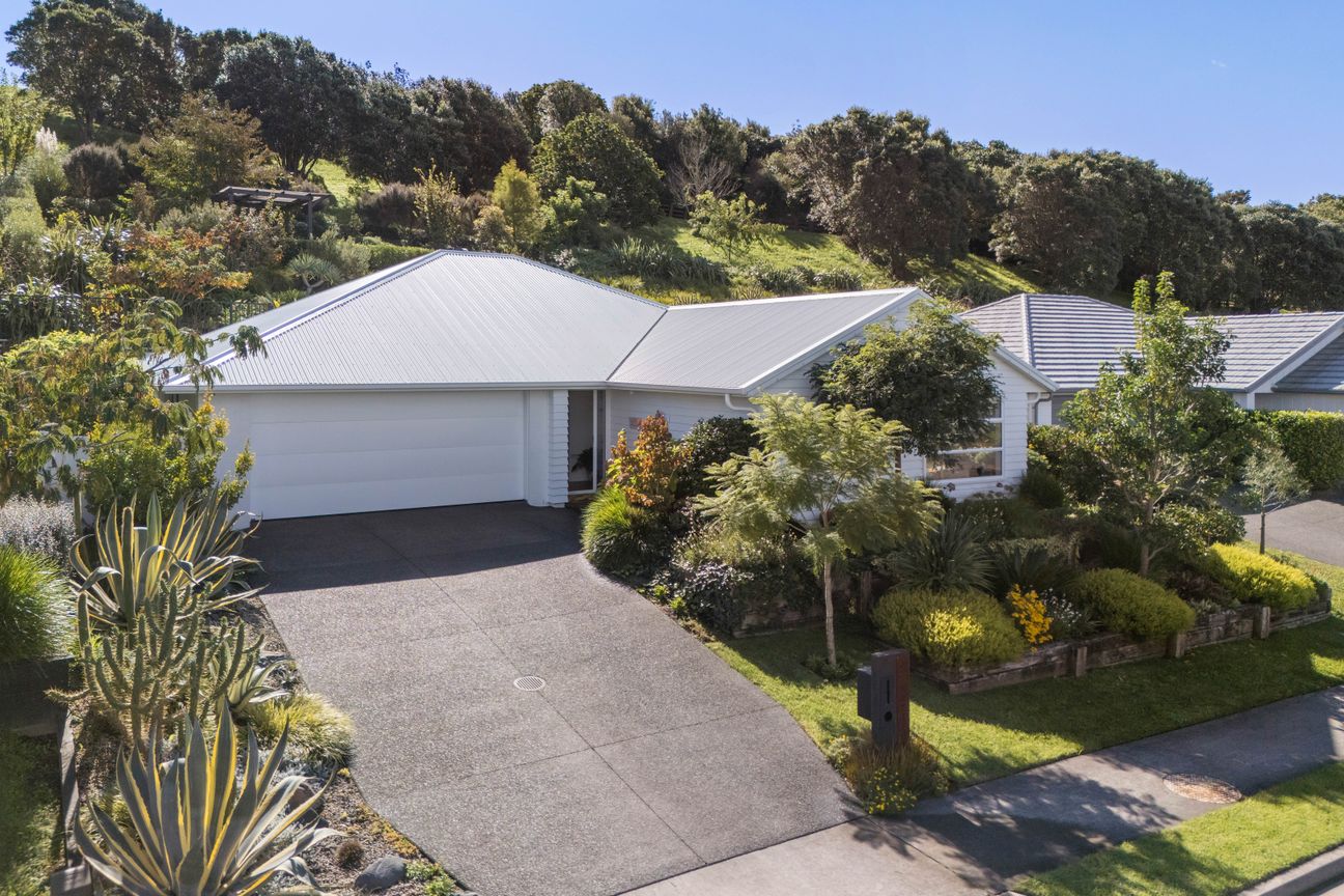 Private Garden Oasis and Water Views - Aanzicht 6