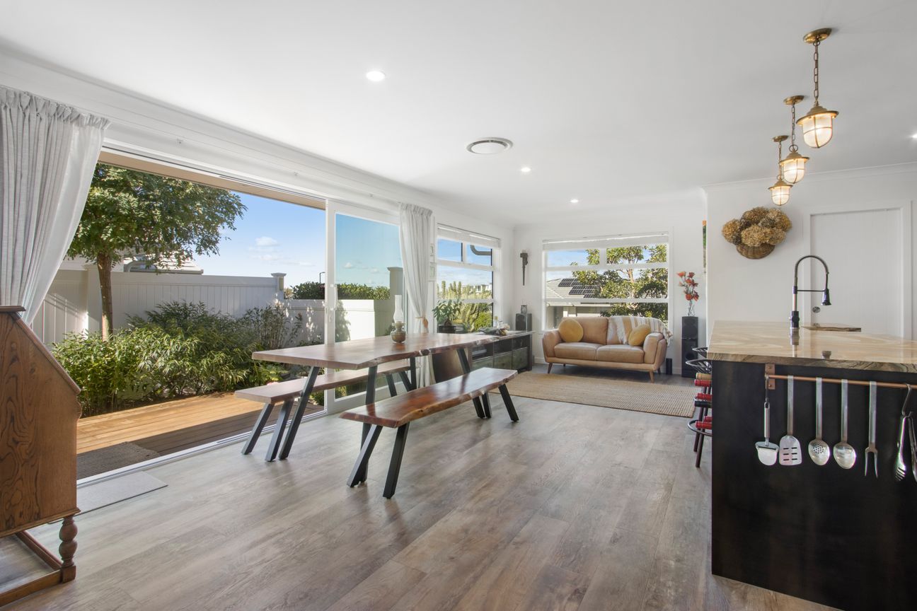 Private Garden Oasis and Water Views - Aanzicht 3