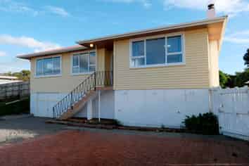 10 Walton Rd, Paraparaumu Beach