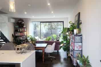 5/82 East Coast Road, Milford