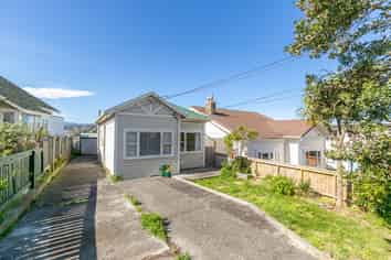 111 Queens Drive, Lyall Bay