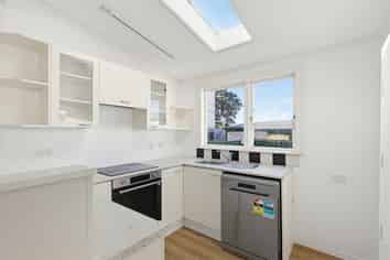 111 Queens Drive, Lyall Bay