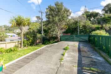 111 Queens Drive, Lyall Bay
