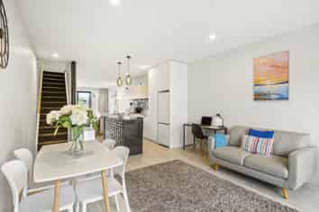 27/4 Stables Lane, Silverdale