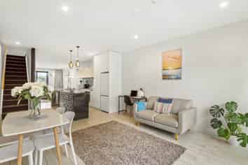 27/4 Stables Lane, Silverdale