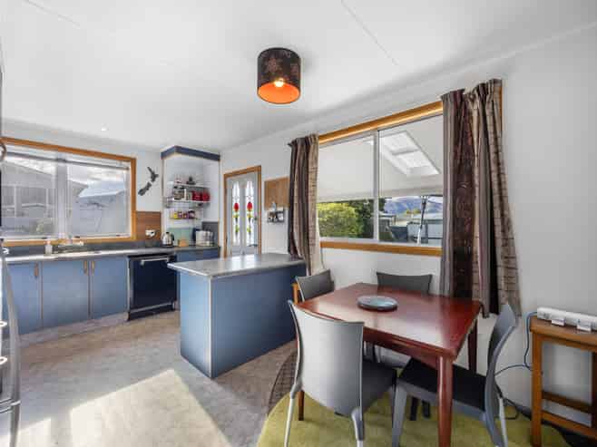 7 Hopkins Street, Luggate