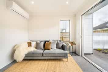 44b  Pine Avenue, Upper Hutt