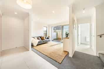 44b  Pine Avenue, Upper Hutt