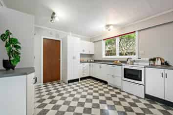 144 Broderick Road, Johnsonville