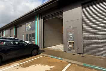 Warehouse with Ocean Views in Lyall Bay 
