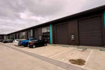 Warehouse with Ocean Views in Lyall Bay 