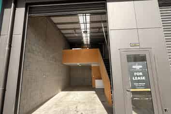 Warehouse with Ocean Views in Lyall Bay 