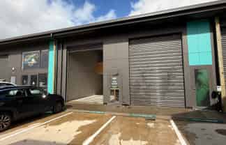 Warehouse with Ocean Views in Lyall Bay 