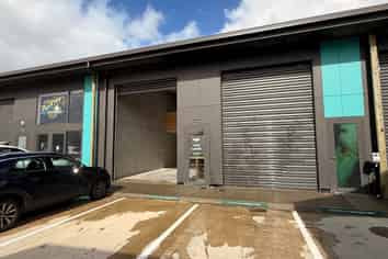 Warehouse with Ocean Views in Lyall Bay 