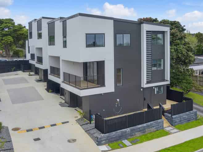 2/24 Great South Road, Manurewa